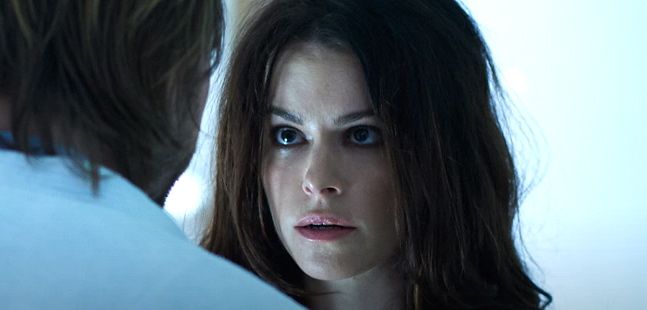 Emily Hampshire goes mental in 12 Monkeys